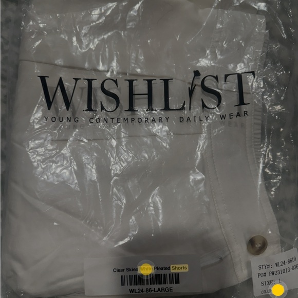 Wishlist Cream Pleated Shorts - Picture 3 of 3